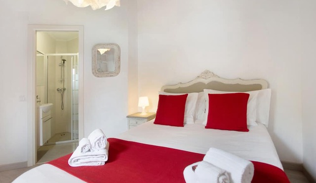 Apartment 'Páteo Da Várzea 3' with Shared Garden and Wi-Fi Access