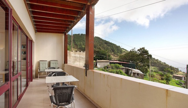 Apartment 'Casa Conny' with Sea View, Balcony and Wi-Fi in Caniço