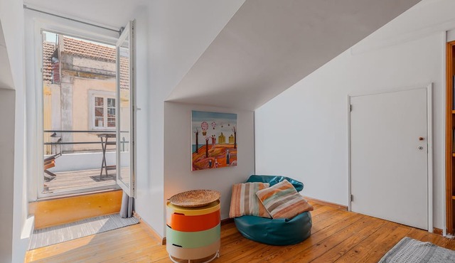 Apartment 'Madragoa' with Private Terrace, Balcony and Wi-Fi