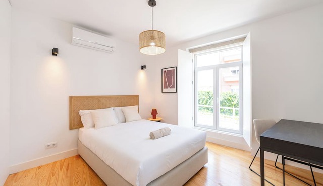 Sunny Lisbon Apartments by SoulPlaces