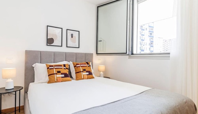 Infante Studio w/Parking by LovelyStay