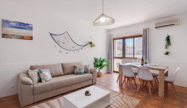 Apartment 'Refúgio Do Mar' with Balcony, Wi-Fi and Air Conditioning