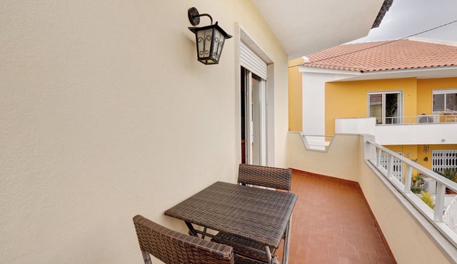 "Elegan Vintage House with Barbecue" with Balcony, Garden & Wi-Fi
