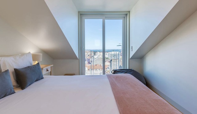 Elegant City Stay in Graça by LovelyStay in Lisboa