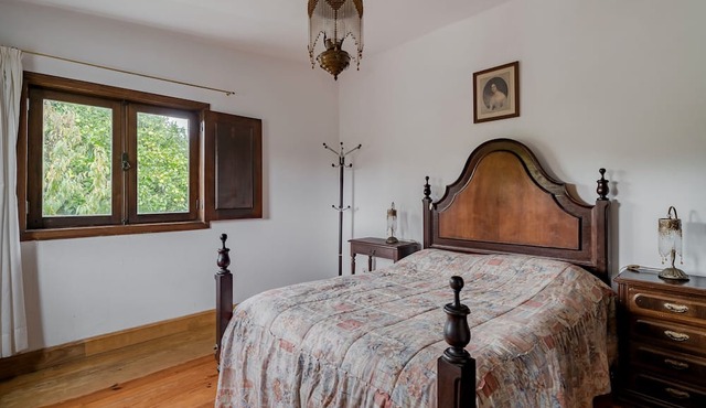 Room 'Casa Do Caldas - Quarto 2' with Shared Pool, Shared Terrace and Wi-Fi in Retorta