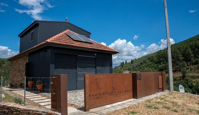Country House 'Casa Da Eira Velha' with Mountain View, Wi-Fi and Air Conditioning in Chaves
