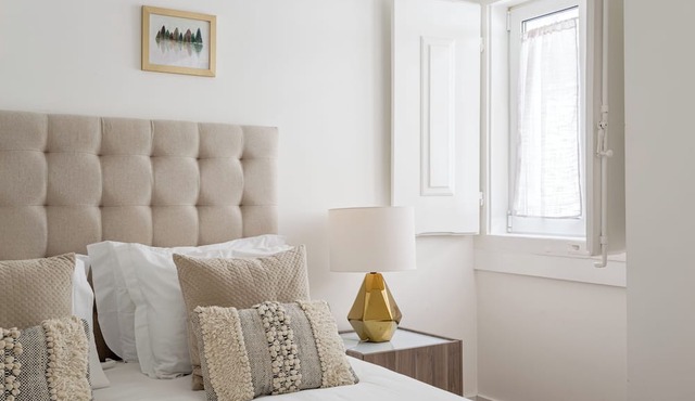 Central Lisbon 3 Bedroom Duplex With Elevator & AC