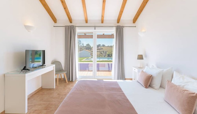 Room 'Quarto Suite Rosmaninho' with Mountain View, Wi-Fi and Air Conditioning in Cercal