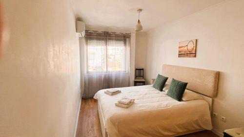 Modern 3 Bed Flat - Beaches, Expo & City Fun - Your Gateway to Lisbon in Palhais