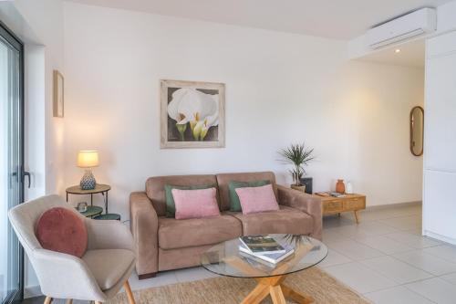 Contemporary 1 Bed Apartment in Marina Park Lagos