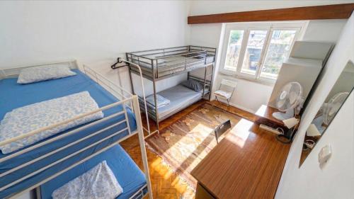 Charming D'Ourique 3-Bedroom Apartment with Private Balcony in Central Campo de Ourique, Lisbon