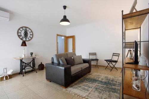 A O - Tina House Ferrel in Peniche