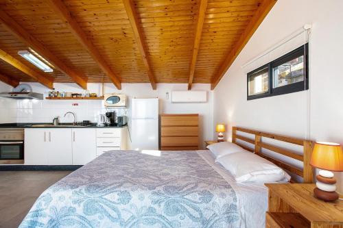 The Wave House - Oceanfront in Calheta