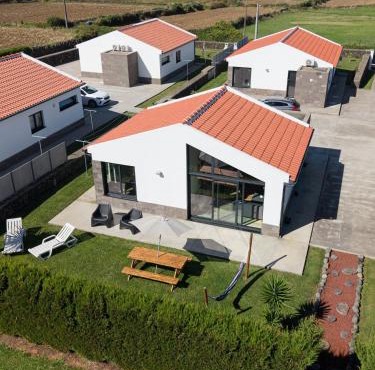 Wine House by Ponta Negra Azores in Altares