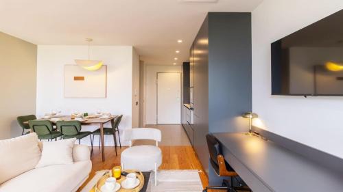 Premium Flat, Balcony, Metro, Porto Business School