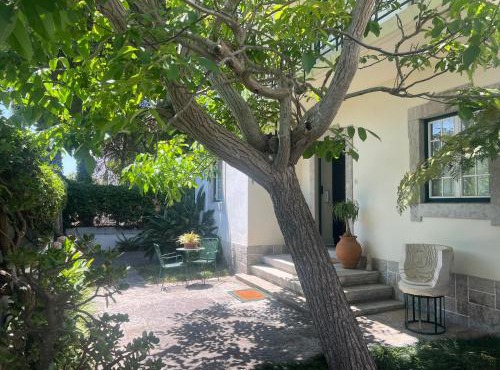 Myhomereservation Charm Villa in Parede - 5mn da Praia