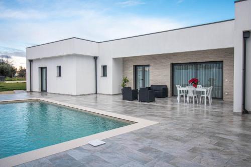 Quinta das Oliveiras , Casa moderna & Confortavel in Pombal