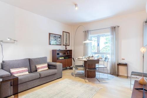 Coastal 2BR Near Metro with AC by LovelyStay in Porto