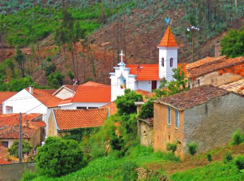 Charming house in Miranda do Corvo + Spacious terrace