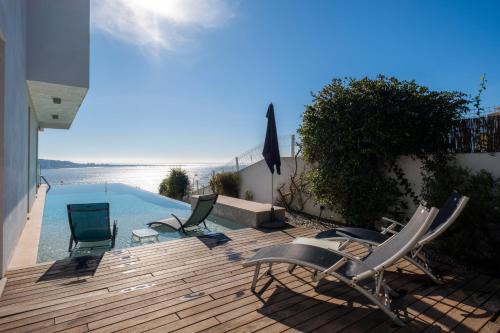 Modern Villa with Sea & River View Pool and Gym. in Lisbon