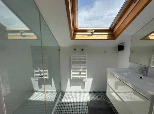 Suite privativa em apartamento em Algés, Lisboa