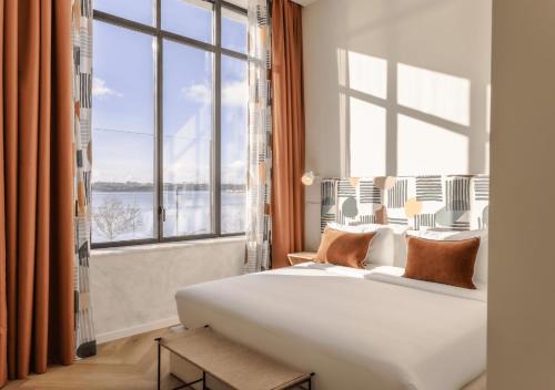Upon Harbor - Seixal Bay Hotel