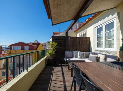 Breathtaking River-City View Two Private Terraces 3 Bedrooms and 3 Bathrooms 17th Century Building Central Bica Chiado District