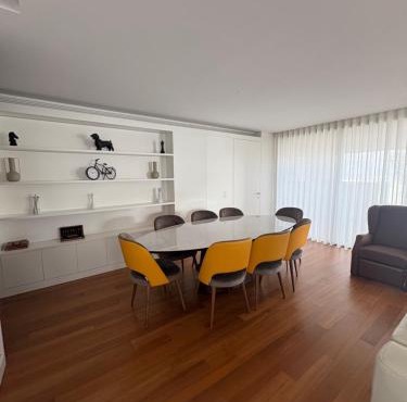 Luxury River View 3BR with Pool by Airport in Lisbon