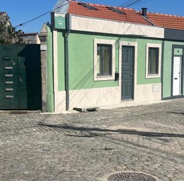 Cosy HouseTypical Space in Porto by Su e Luís