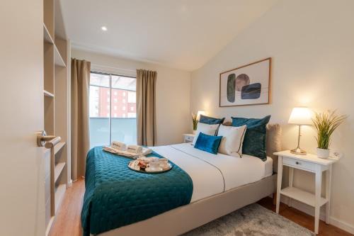 Premium Apartments with Garage by HostWise in Porto
