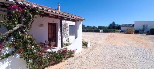 Cottage with Queen Bed & Pool - Casa 4 in Albufeira