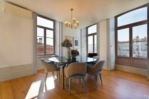 BOUTiQUE Rentals- THE MiRaDOURO Ribeira Apartment in Porto