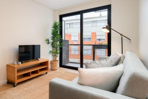 Stylish & Bright Flat with Balcony by HostWise in Porto