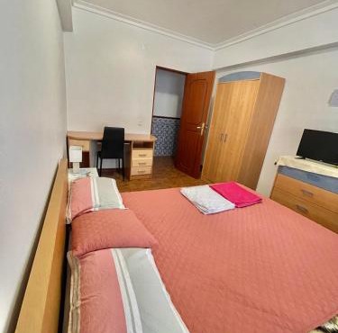 Quarto de Casal Acolhedor in Laranjeiro