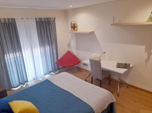 Quartos com casa de banho privada perto da Malveira in Sapataria