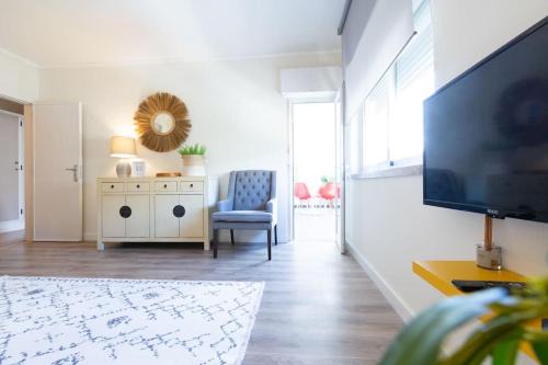 beachome4u4/Carcavelos beach in Parede