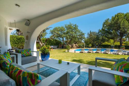 Villa Casa dos Sobreiros - Golden triangle - fully private 4 Bedroom villa 300 M2 - private pool - 1 hectare sculpted garden -WiFi and Air conditioning - Great for families