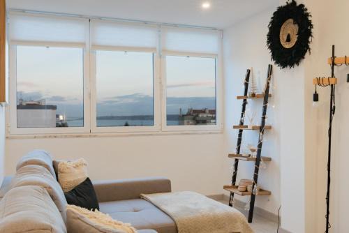 Stylish Apartment W/River View by LovelyStay