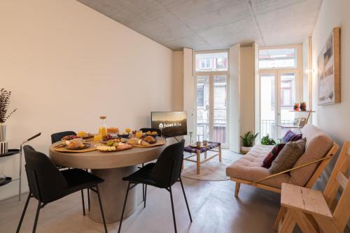 Host Wise - Luxurious Private Flats - Balcony in Porto