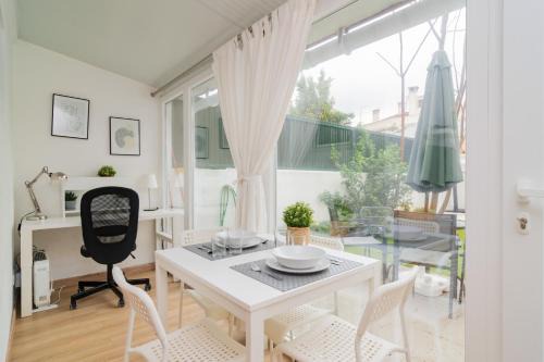Lovely & Bright Family Flat W/Patio