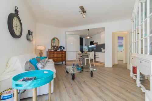 Cozy Seaview Apartment
